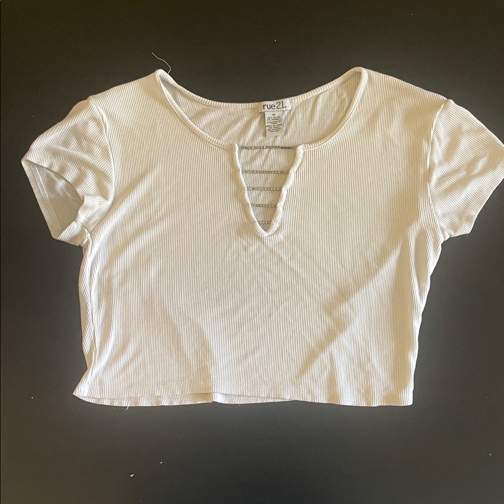 Rue21 White Ribbed Cut-Out Short Sleeve Tee